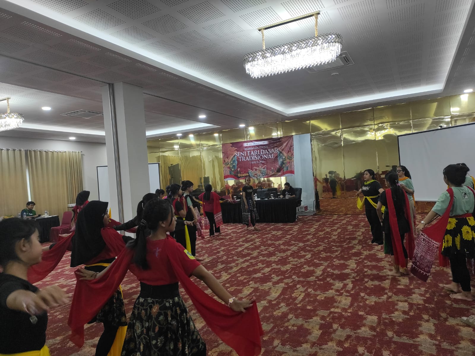 Bimtek Tari Merak bersama Sangar binaan Disbudpar